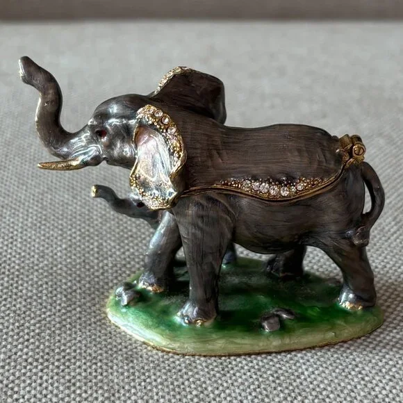 Good Luck Elephant Trinket Box with Magnetic Closure - Picture 3 of 7